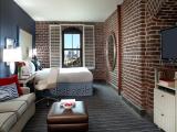 King Room With City View And Roll-in Shower-Mobility Accessible