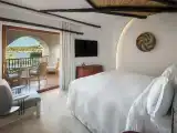 Superior Contemporary King Room With Partial Sea View
