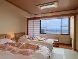 Japanese-Western Mixed Room With Garden View