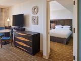 Two Bedroom Waikiki City View Mobility/Hearing Accessible Suite 2 King Beds And Tub