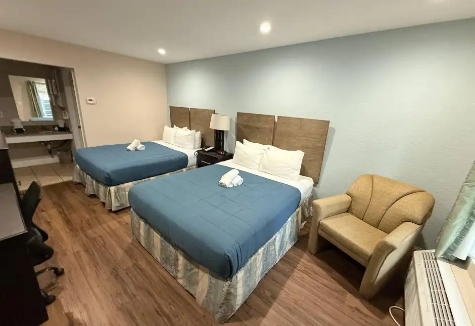 Standard Room, 2 Queen Beds, Pet Friendly, Non Smoking