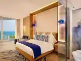 Deluxe King Room with Partial Sea View and Balcony