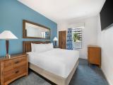 SUITE 2 Bedroom 1 King 1 Queen Suite Accessible Tub
