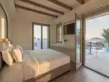 Honeymoon Pool Suite