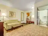 Queen Suite - Non-Smoking