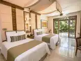 Junior Two Double Suite with Swim Out