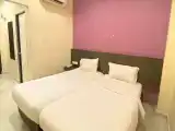 Deluxe Twin Room - No Window