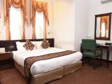 Junior Queen Suite