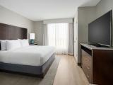 Mobility/Hearing Accessible Deluxe King Suite with Tub