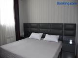 Queen Room With Shared Bathroom