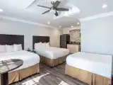 Family Room Full Kitchen with 3 Beds