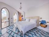 Premium Pool Suite