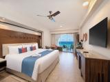 Deluxe Room, Balcony 1 King Bed, Jetted Tub, Oceanfront