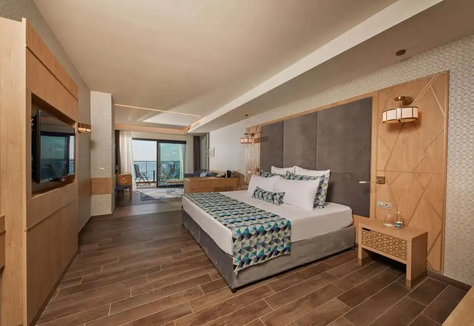 Junior Preferred Club Suite With Sea View And Balcony