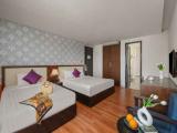 Suite Triple With Bathtub
