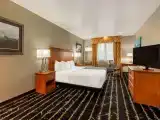 1 Queen Bed, Mobility/Hearing Impaired Accessible Room