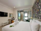 Romantic Room, 1 King Bed, Bathtub, Tower, Nature View