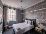 Queen Room with Shared Bathroom