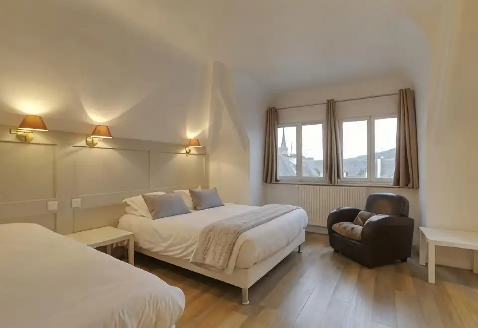 Двухместный номер с 2 отдельными кроватями и окном