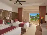 Preferred Club Deluxe Pool View King Room