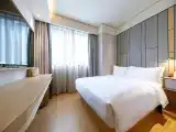 Business Queen Room
