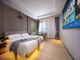 Queen Room With Audio-visual Equipments