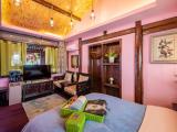 Hidden Paradise | Luxury Queen Suite (Garden Courtyard View)