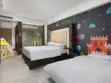Family-friendly Family Room