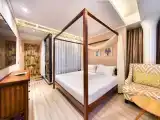 Comfy Queen Room