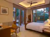 VR Theme River-View Single-Level Suite (VR Panoramic Nature Exploration, Intergalactic Cinema, Simulated Racing)