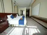 Exclusive Audio-Visual Twin Room - Giant Screen Movie Viewing Wireless Projection - South Facing Lighting