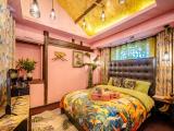 Spring Meadow | Queen Room (Garden Courtyard View)