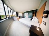 Junior Suite With 1 King Size Bed And Sofa, Park View
