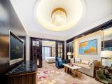 Deluxe Queen Suite