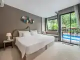 Deluxe King Room With Pool Access
