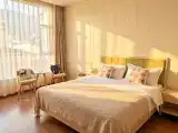 Simple Queen Room