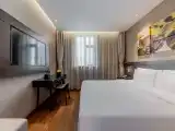 Business Queen Room