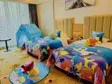 Family-friendly Family Room