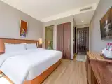 Business Queen Room