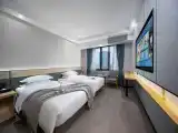 Elegant 2-bed Room