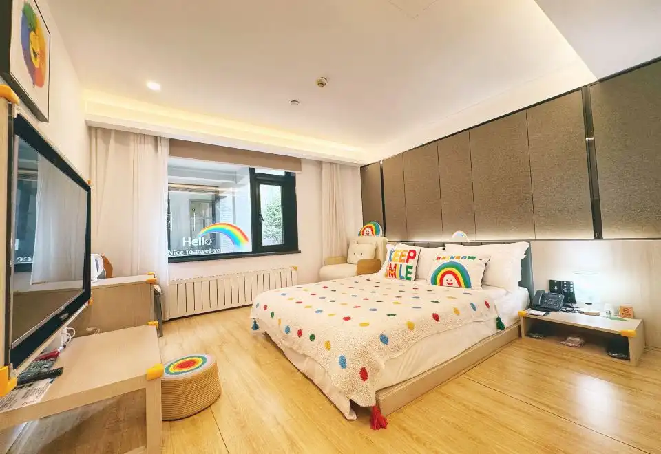 Rainbow Family Friendly Themed Room (Heating)
