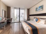 Senior Deluxe Balcony City View - Double/Twin