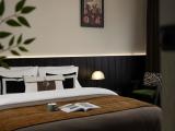 Yunyu Fran Queen Room