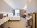 Business Queen Room