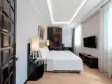 Business Suite (Tub + Mini Fridge + Soft Bathrobe + Safe)