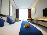 Premium Double Bed Room - Floor-to-Ceiling City View - Tub SPA