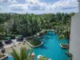 Lagoon Lake-view Twin Queen Room