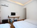 Cozy Triple Room
