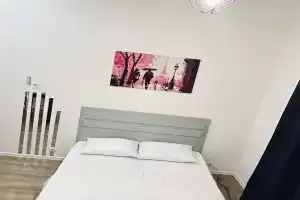 Апартаменты на пр-т Куприна 18к1-3, Москва