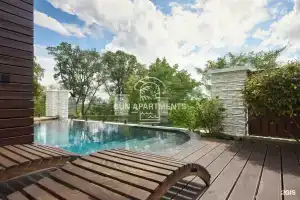Sun Apartments, Хоста